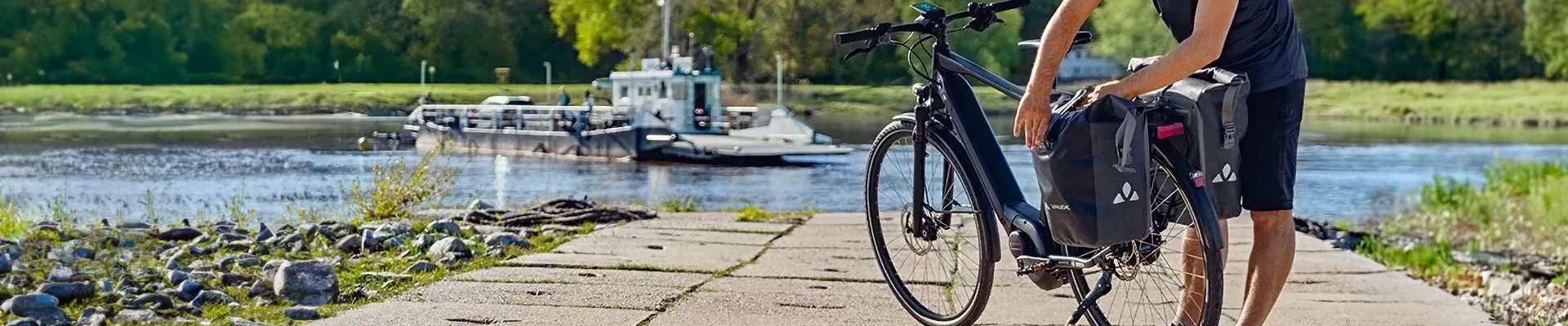 rower przy rzece